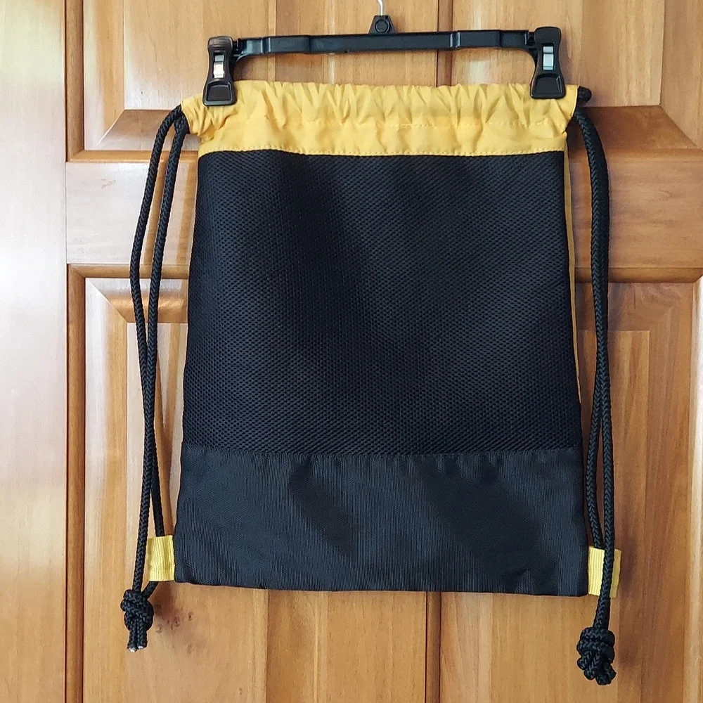 *~ Logo Iowa Hawkeyes Stylish Yellow, Black Drawstring Backpack, Excellent Cond